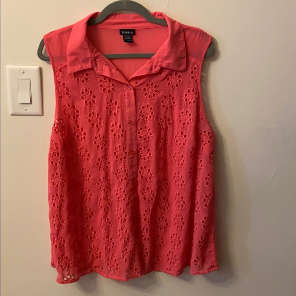 Sleeveless Collared Blouse with Cutout Detail